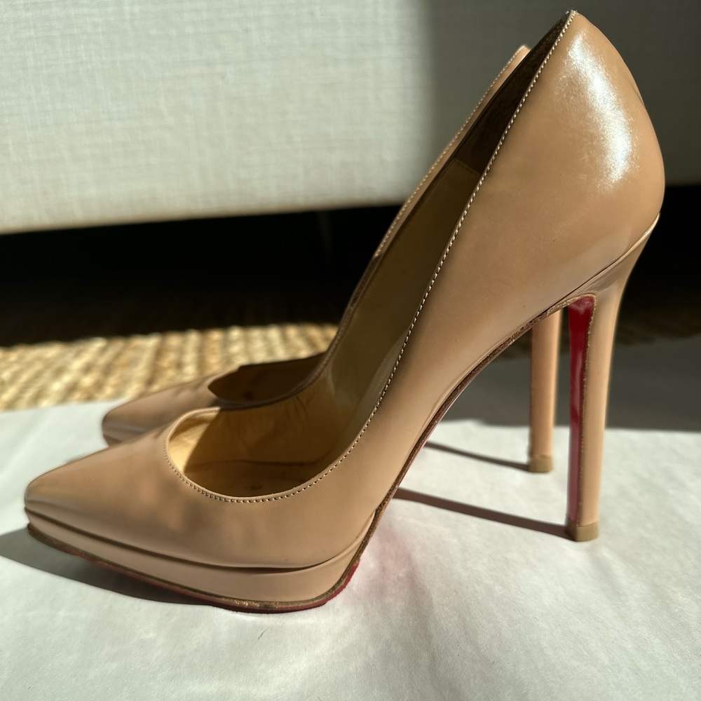 stiletto patent leather nude authentic Louboutins